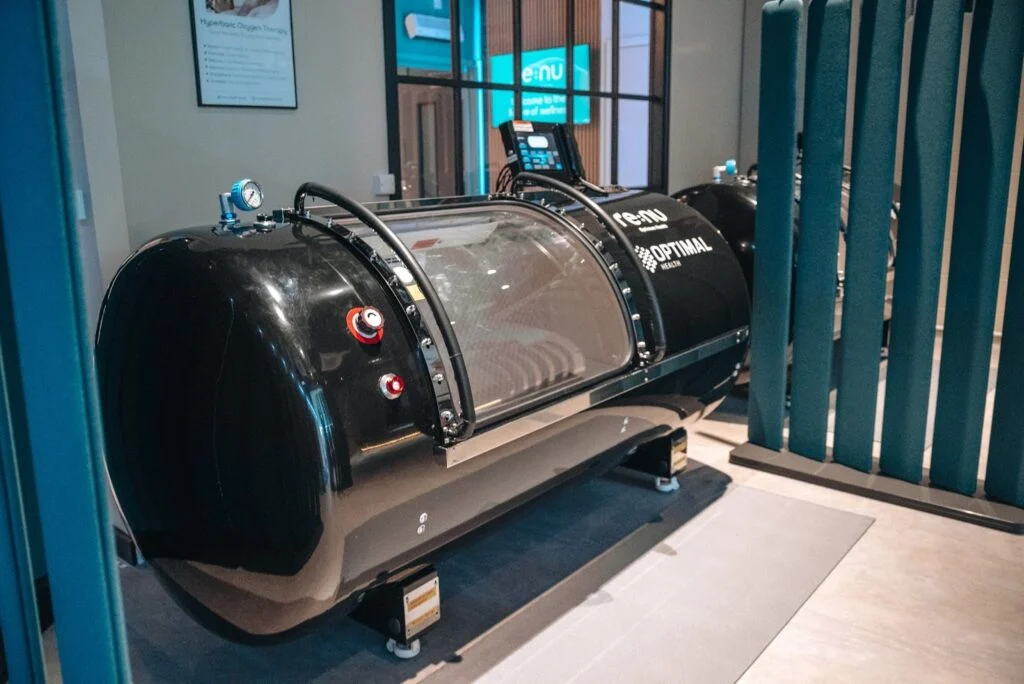 State-of-the-art hyperbaric oxygen therapy chamber at Renu London