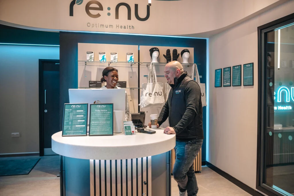 Re:nu London consultant helping a customer build a long-term wellness routine