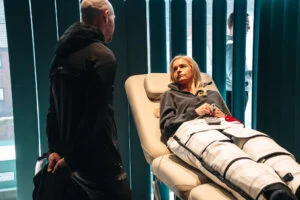 Re:nu customer using advanced compression therapy for pain relief in London