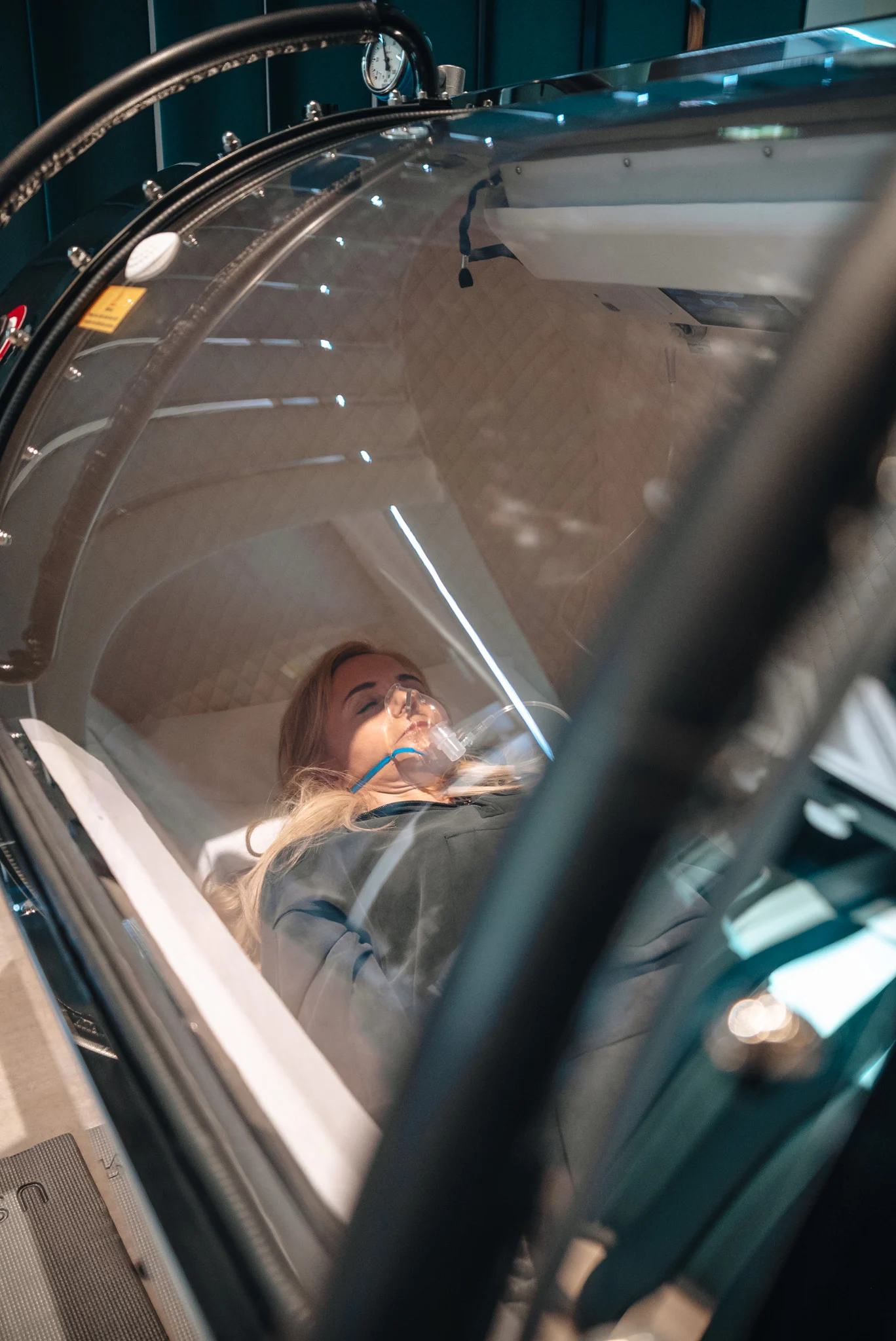 Biohacking beginner customer relaxing in Re:nu London’s hyperbaric oxygen chamber.