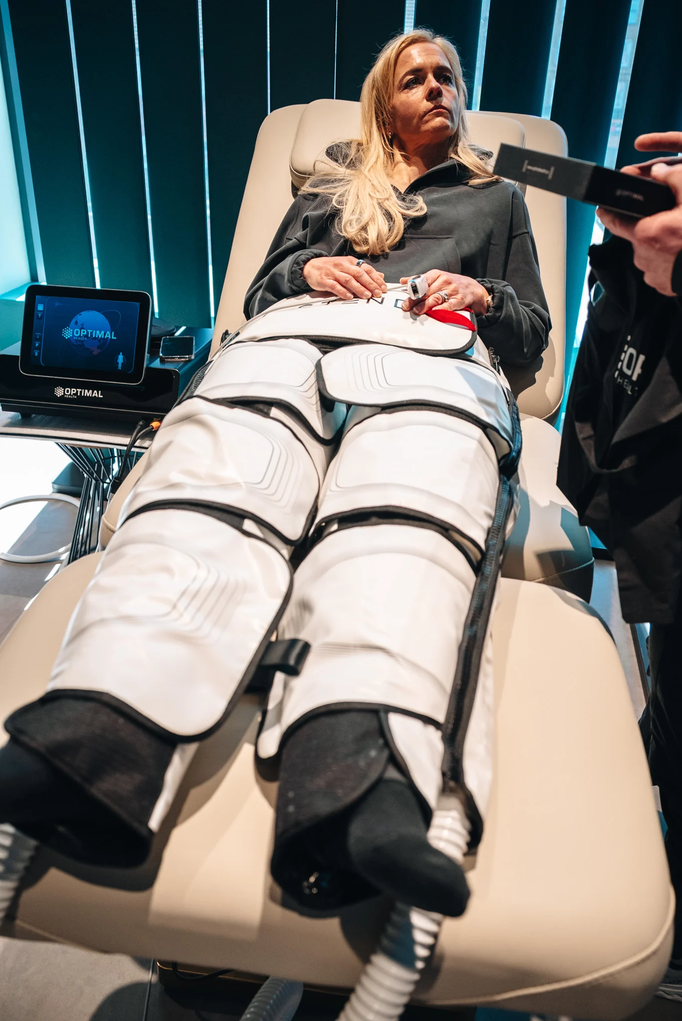 Relaxing compression therapy at Re:nu London for stress recovery and reduced tension.