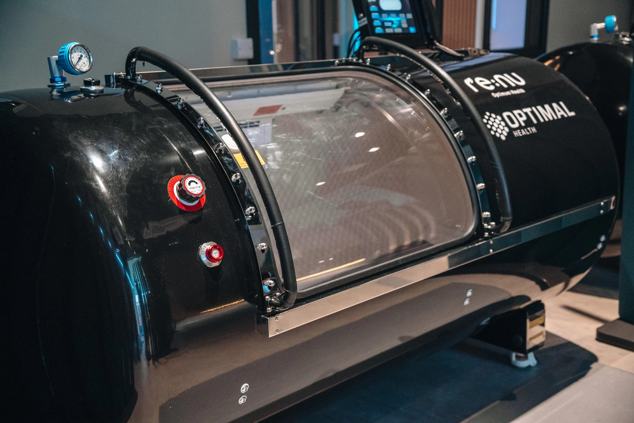 Close-up of the hyperbaric oxygen therapy chamber available for beginners at Re:nu Optimum Health, London